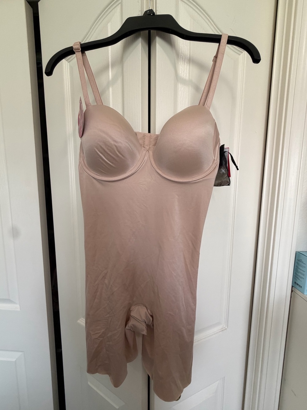 SPANX Women's Nude Shaping Bodysuit with Built-In Bra NWT